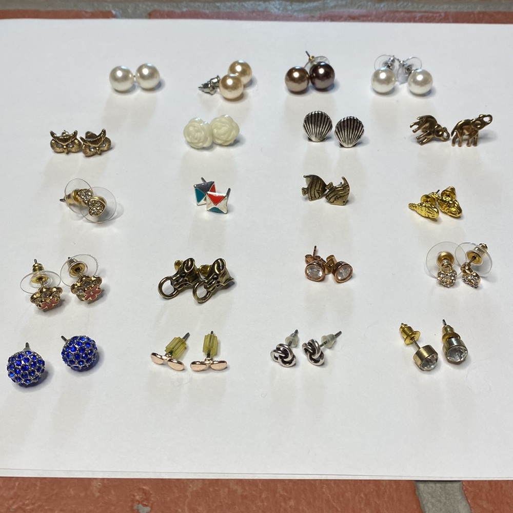 20 pack stud pearl & boho earring bundle!!